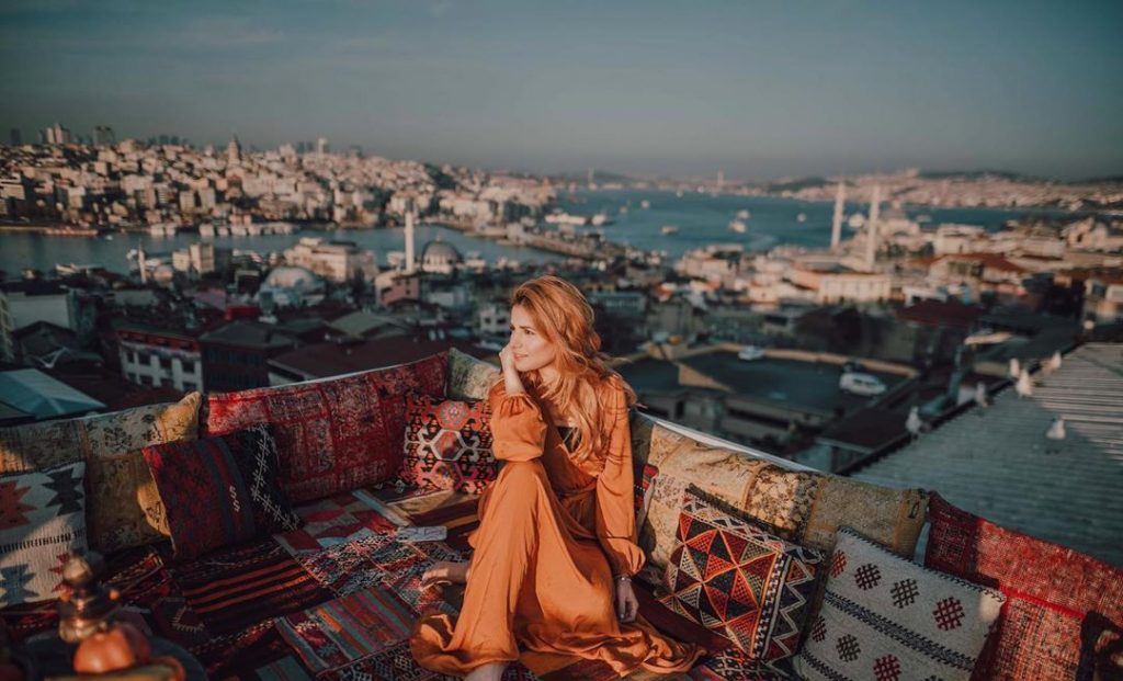 Singer Momina Mustehsan Beautiful Pictures from Istanbul Turkey