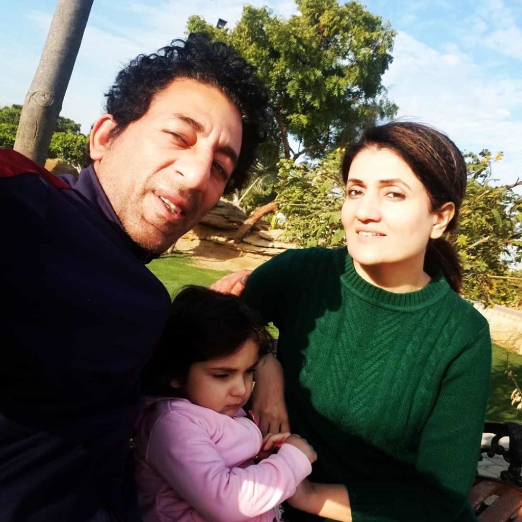 Adnan Shah Tipu Latest Pictures with his Beautiful Wife and Daughters