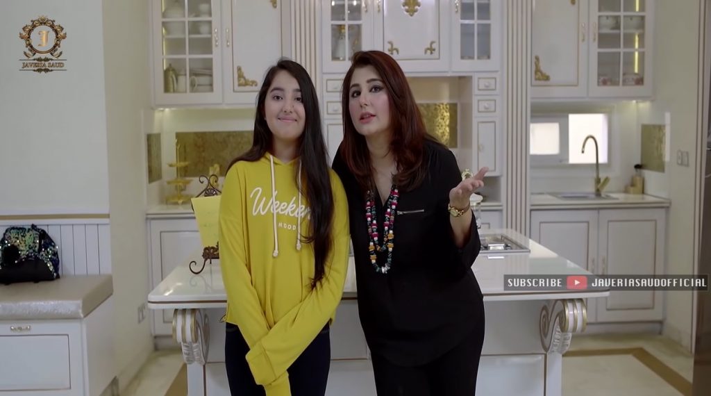 Actress Javeria Saud Cooking with her Beautiful Daughter Jannat at Home