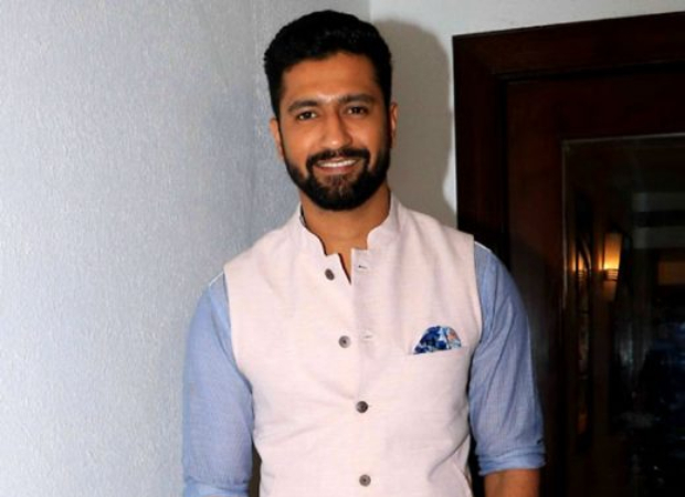 “Heads Up,” says Vicky Kaushal as he shares a 3D model of his face