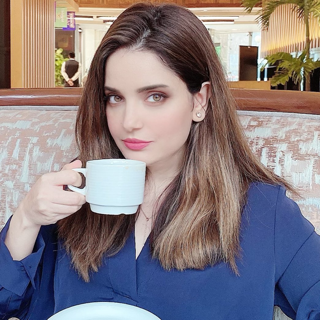 Armeena Khan with her Sister Minahil – 15 Adorable Pictures