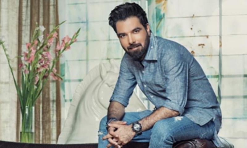 Iqra Aziz And Yasir Hussain Prepared Suit For Doctors9