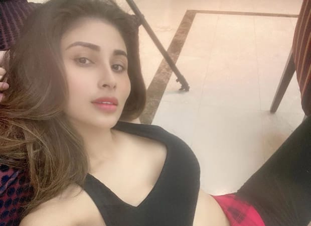 Mouni Roy goes crazy during the lockdown and her expressions are priceless!