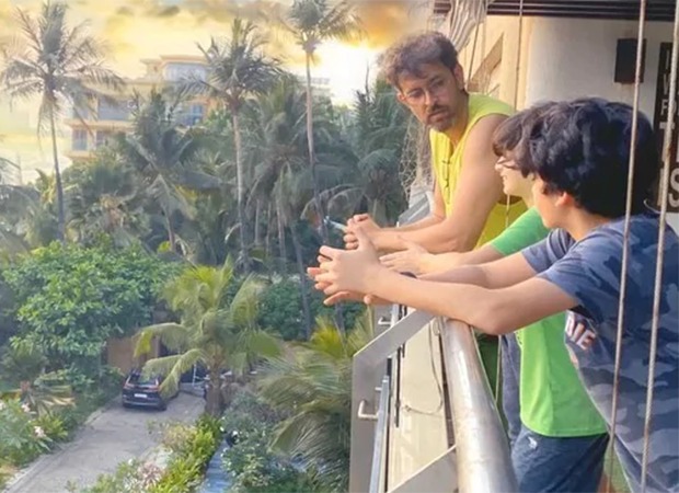 Hrithik Roshan enjoys the sunset with sons Hrehaan and Hridhaan