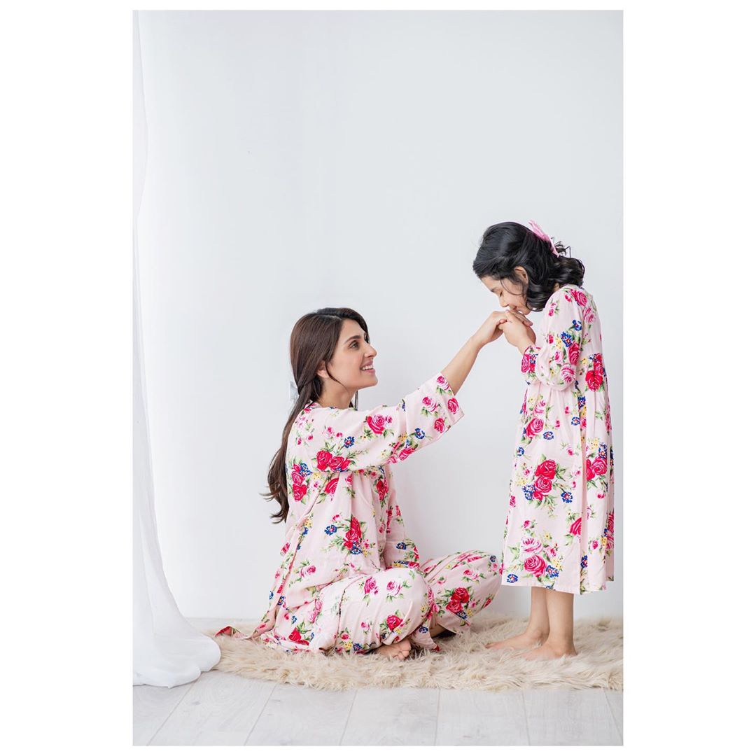 Ayeza Khan Mothers Day 5