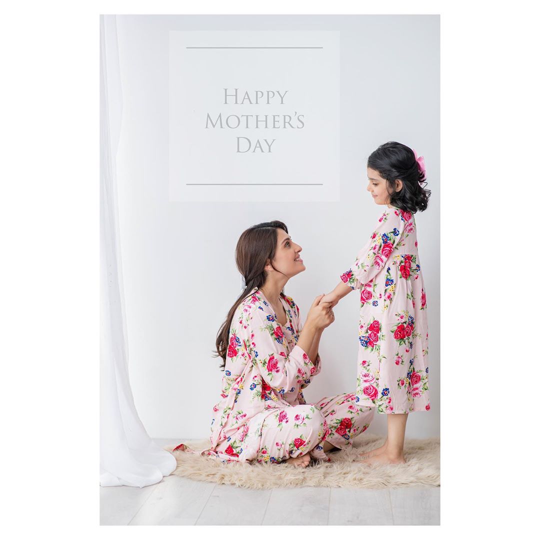 Ayeza Khan Mothers Day 6