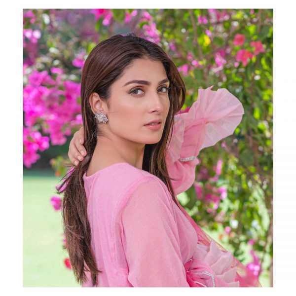 Latest Pictures of Beautiful Ayeza Khan in Pink Dress