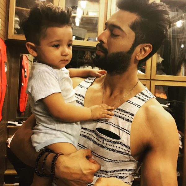 Lovely Pictures of Fahad Mustafa with his Kids