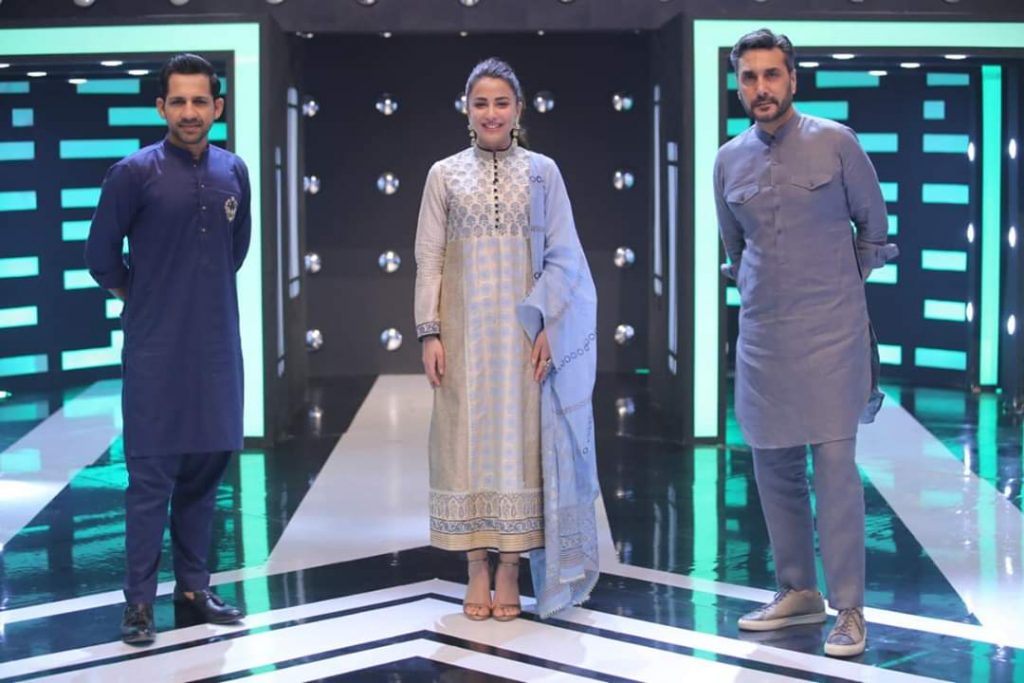 Sanam Jung And Ushna Shah On The Set Of Jeeto Pakistan