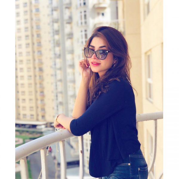 Latest Beautiful Pictures of Actress Kinza Hashmi