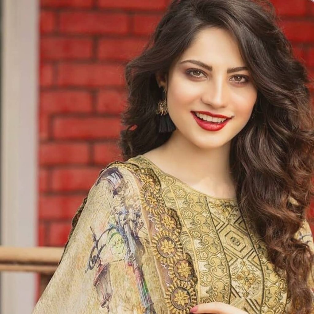 Neelum Muneer’s Sizzling Dance Moves