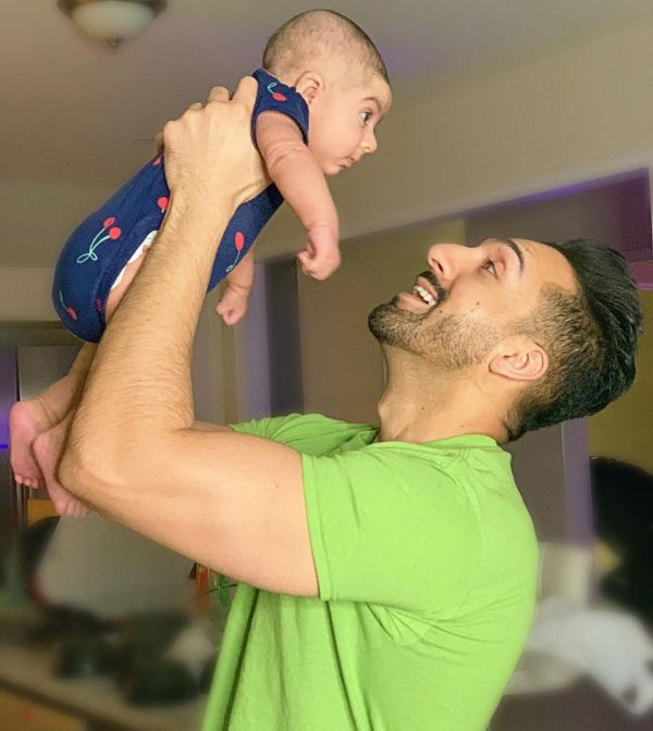 Youtuber Sham Idrees And Froggy with Their Daughter- Pictures and Video
