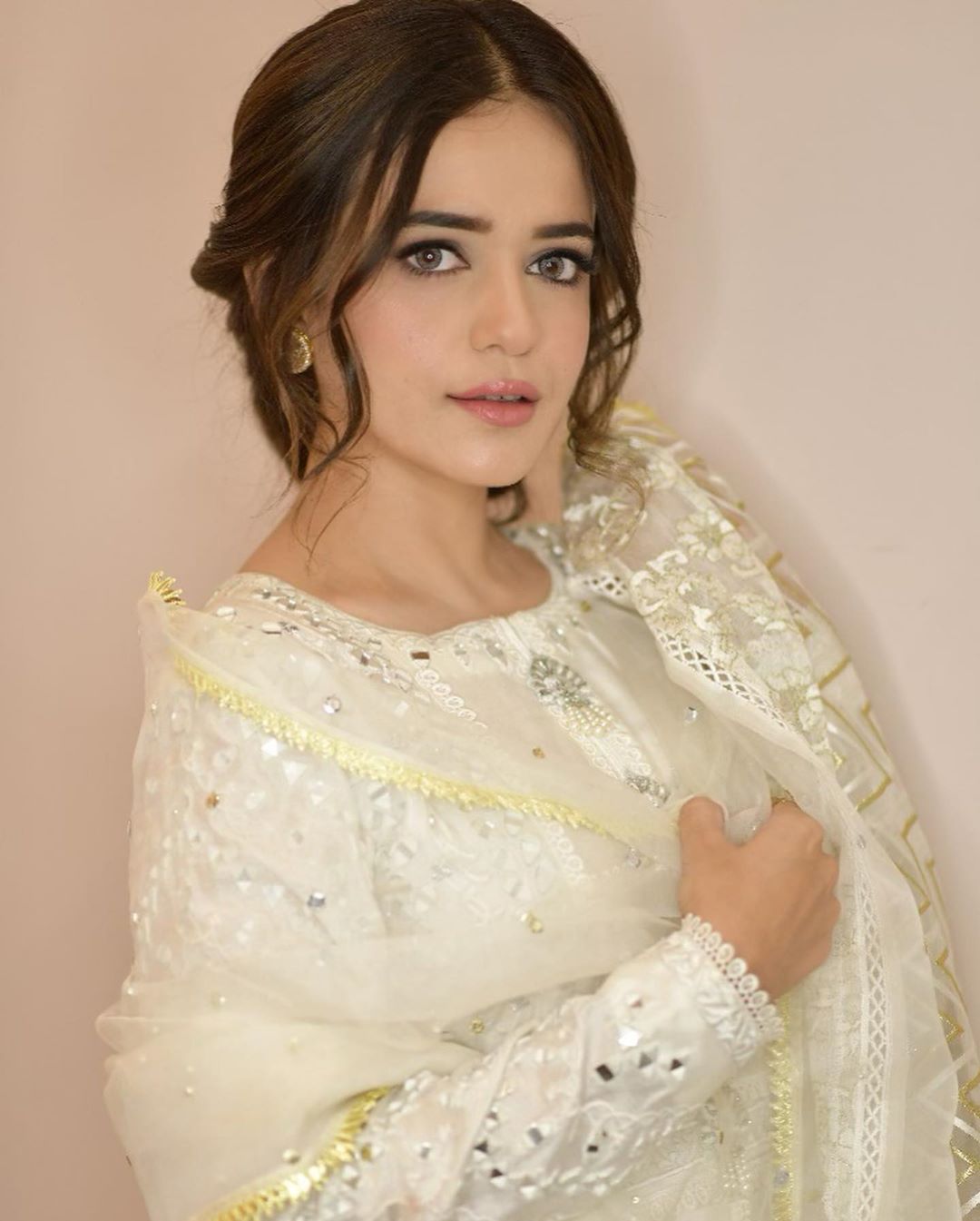 Sumbul Iqbal Latest Beautiful Pictures in off White Outfit