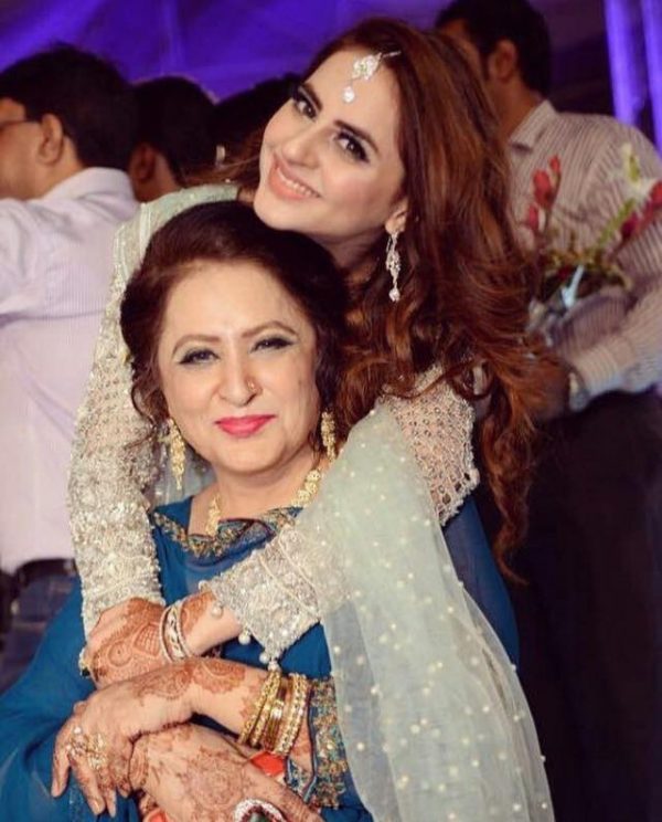 Latest Pictures of Pakistani Actresses With Their Beautiful Mothers