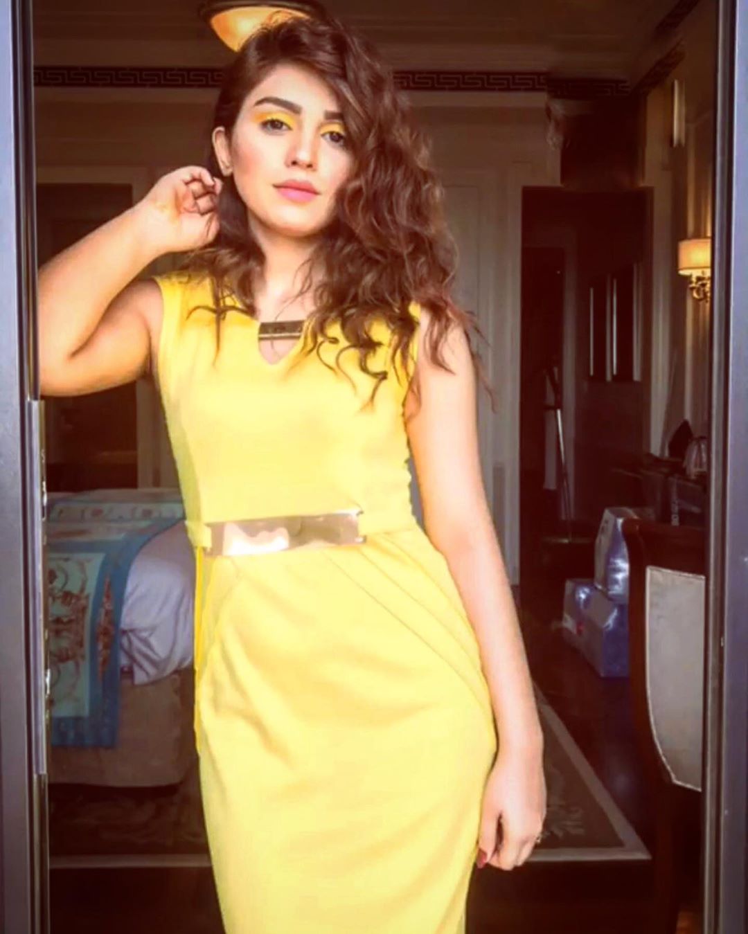 Actress Anumta Qureshi Beautiful Pictures from Instagram