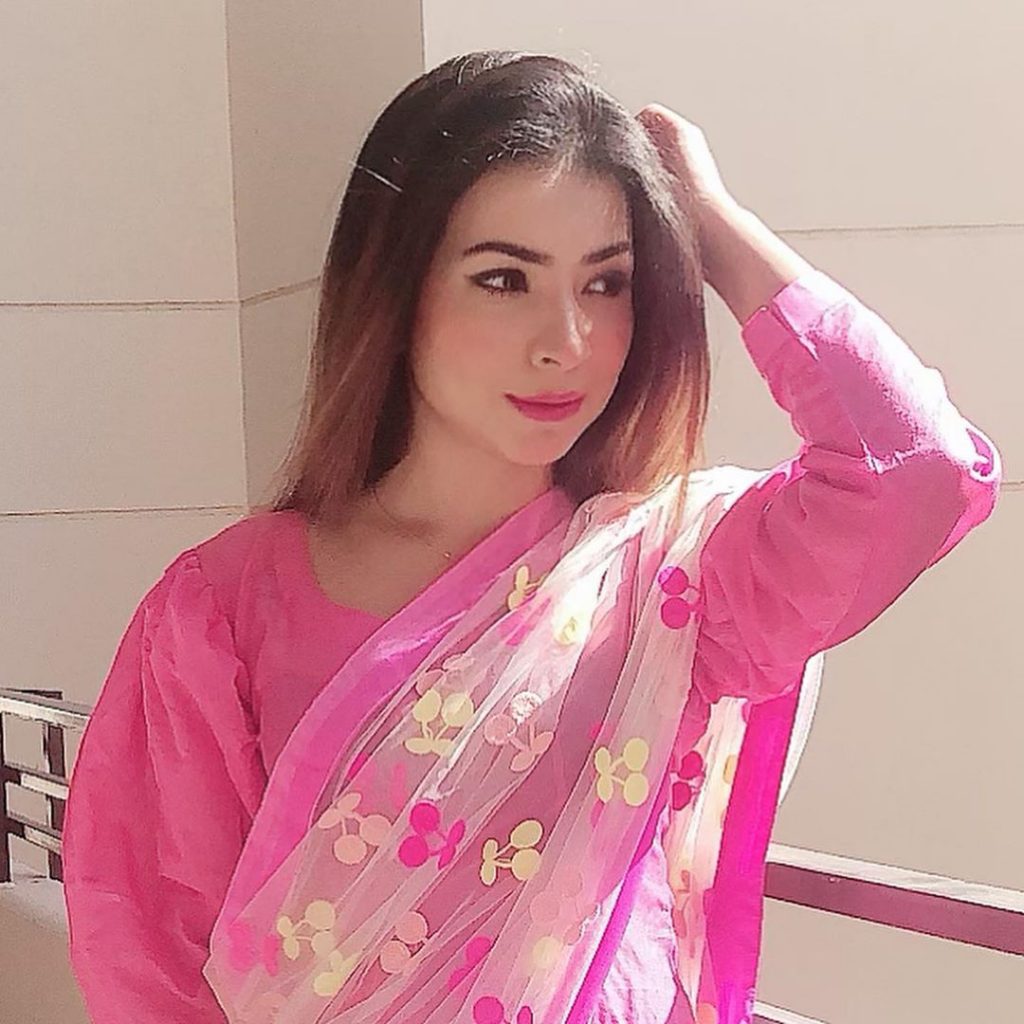 Dua Malik Sings ‘O Laal Meri’ In Her Beautiful Voice