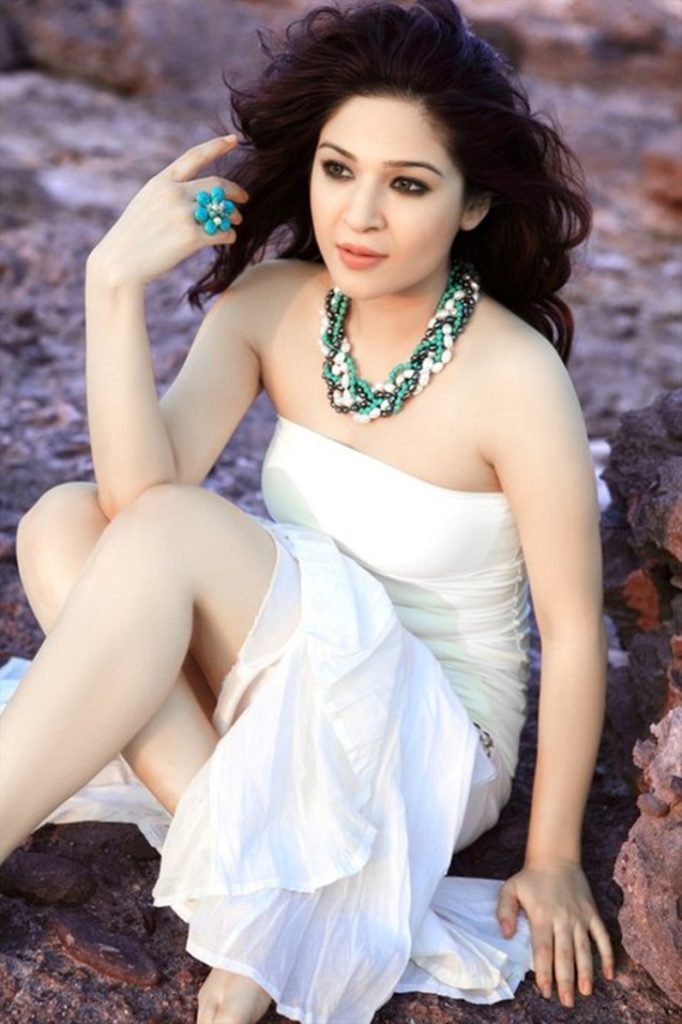 HD Pictures of Ayesha Omer