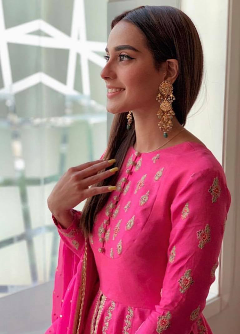 Iqra Aziz4