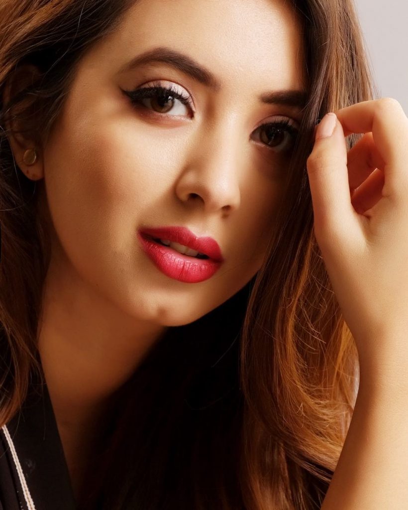 Komal Aziz Khan Actress Model 399