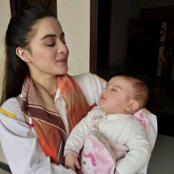 Minal Khan Beautiful Pictures with Her Niece Amal