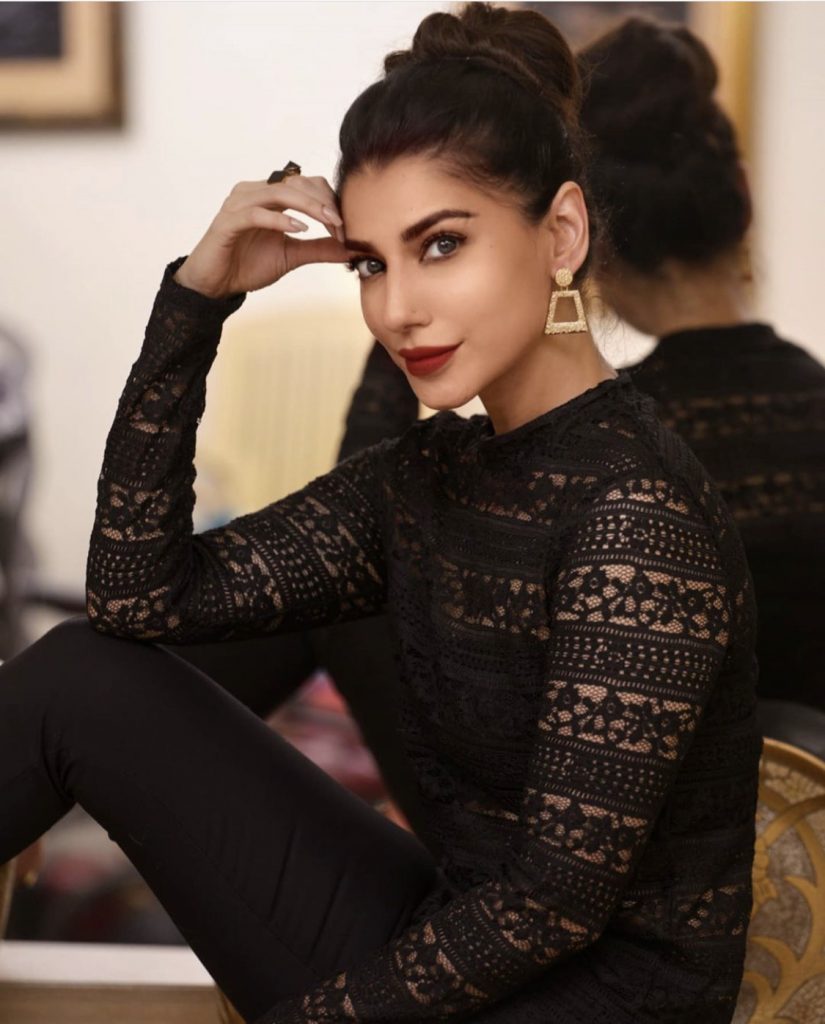 Navin Waqar Latest Photoshoot Pictures