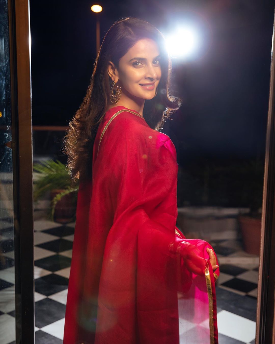Saba Qamar Latest Beautiful Pictures from Instagram. 