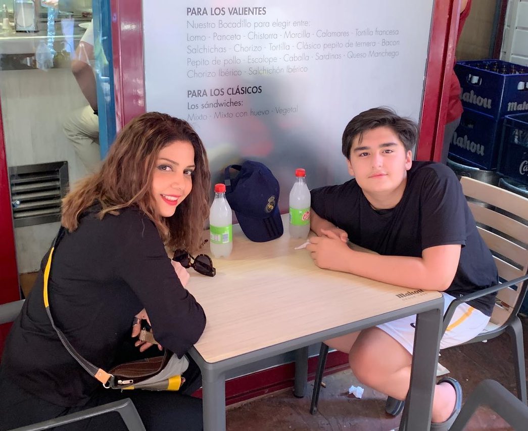 Hadiqa Kiani Latest Beautiful Clicks with her Son