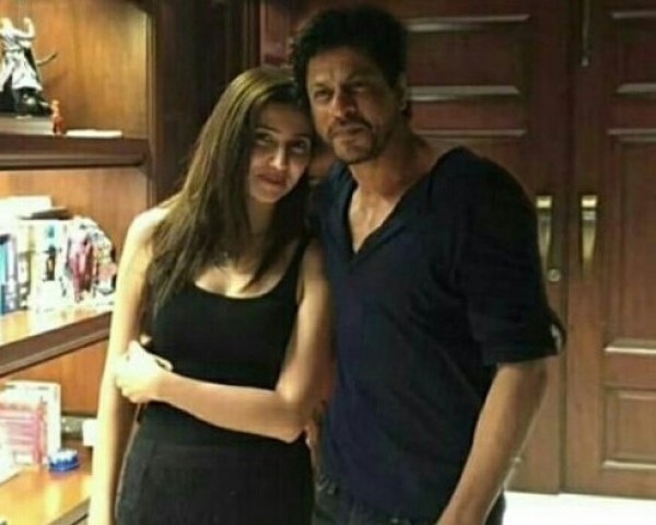 When Mahira Khan Met Shahrukh Khan for the First Time