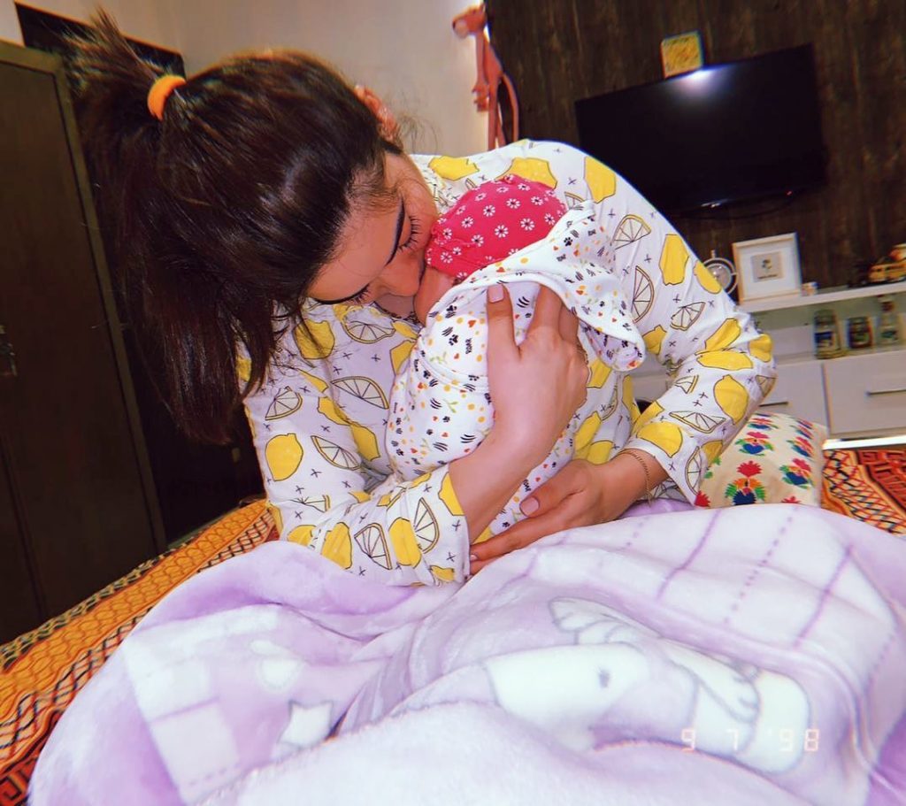 Exclusive Pictures of Minal Khan with Niece Amal