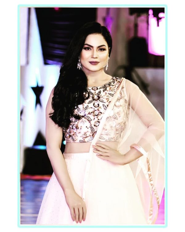 Latest Beautiful Pictures of Actress Veena Malik from her Instagram