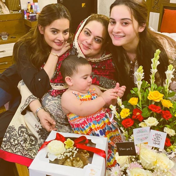 Aiman Khan and Minal Khan Mother’s Birthday Pictures