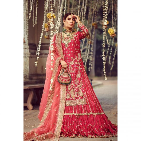 Beautiful Bridal Photo Shoot of Ayeza Khan for Warda Qutub