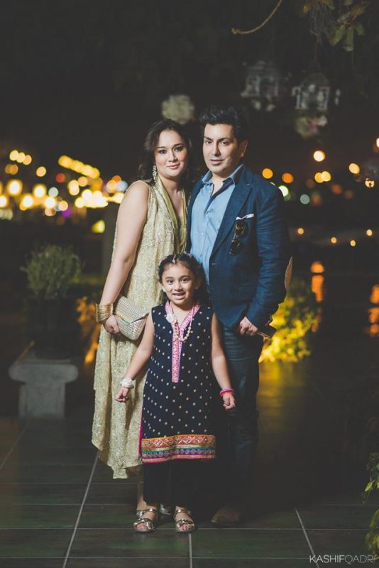 Beautiful Pictures of Faakhir Mehmood with Family