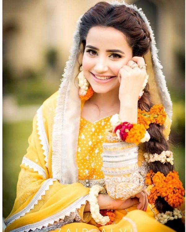 Saniya Shamshad Shares Beautiful Video & Pictures From Her Mehndi
