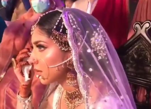 Sanam Jung Got Emotional on her Sister Wedding Day – Video