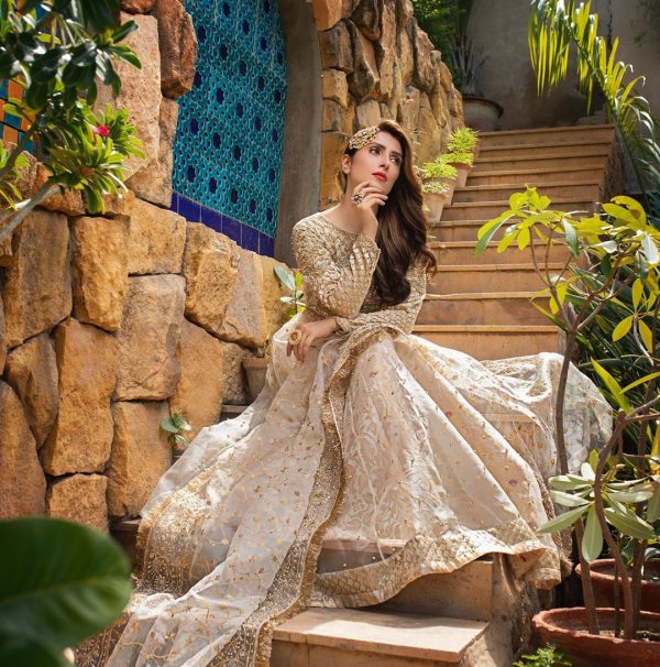 Beautiful Photo Shoot of Gorgeous Ayeza Khan for RJ-Pret