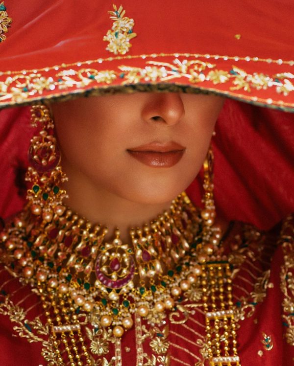 Beautiful Bridal Photo Shoot of Ayeza Khan for Zaaviay