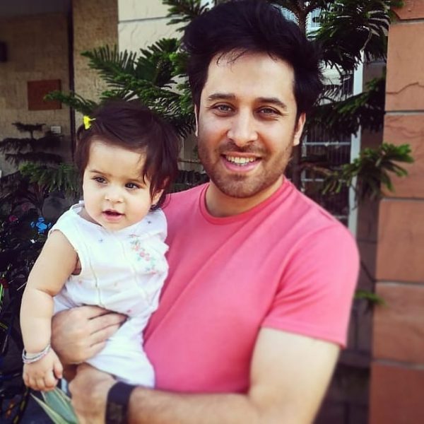 New Family Pictures of Actor Haroon Shahid