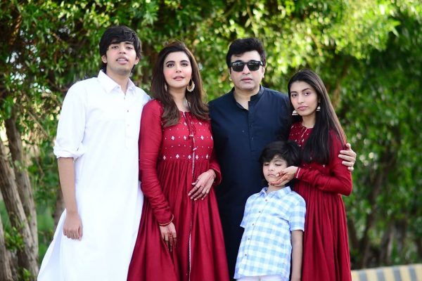 Nida and Yasir nawaz Eid Second Day Pictures with Family