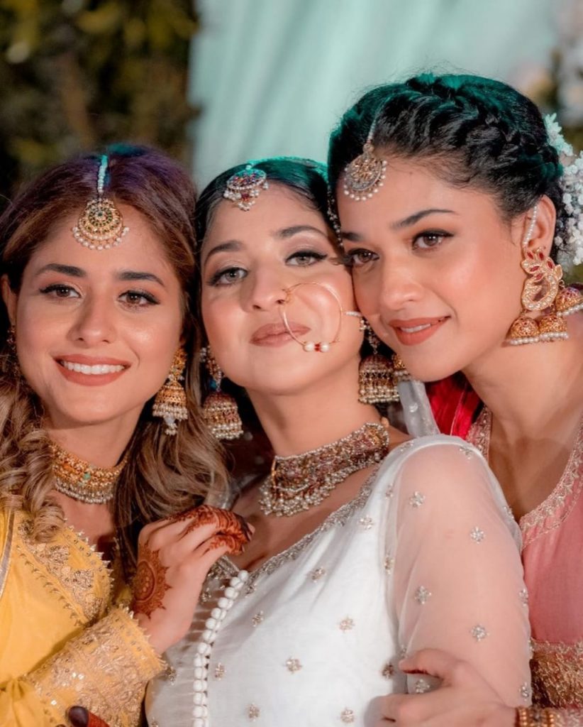 Pictures Of Sanam Jung With Sisters At Her Sisters Wedding 6
