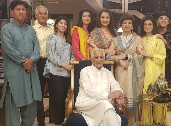 Beautiful Eid Pictures of Saba Faisal with her Family