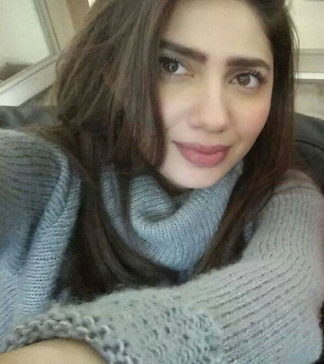 Shining Selfies of Mahira Khan That Are Just Love