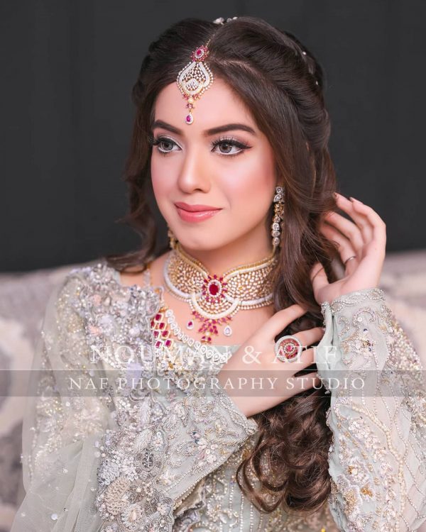 Arisha Razi Khan Beautiful Bridal Photo Shoot