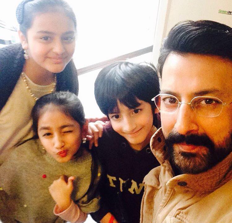 Arts and Entertainment Babar Ali Having A Good Time With His Kids 13599