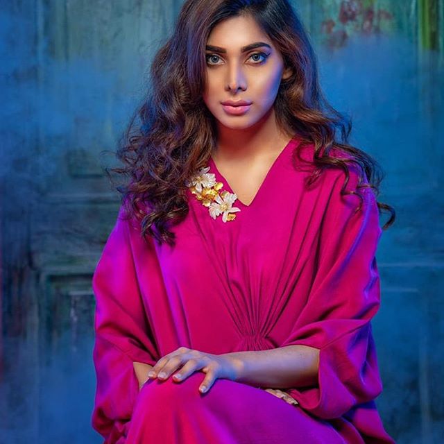 Eshal Fayyaz Looks Gorgeous In Lilac Top 2