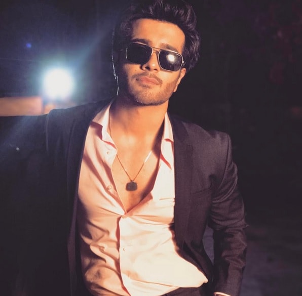 Feroze Khan Early Life