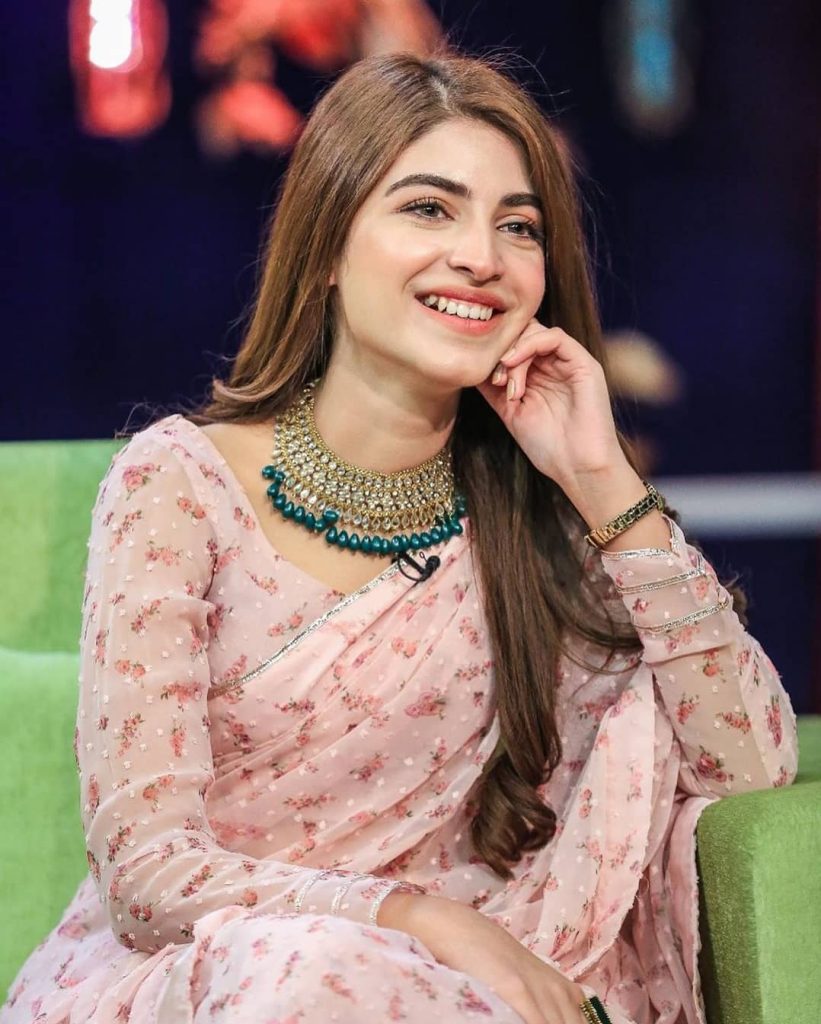 Kinza Hashmi Looks Pretty In Gorgeous Saree 10