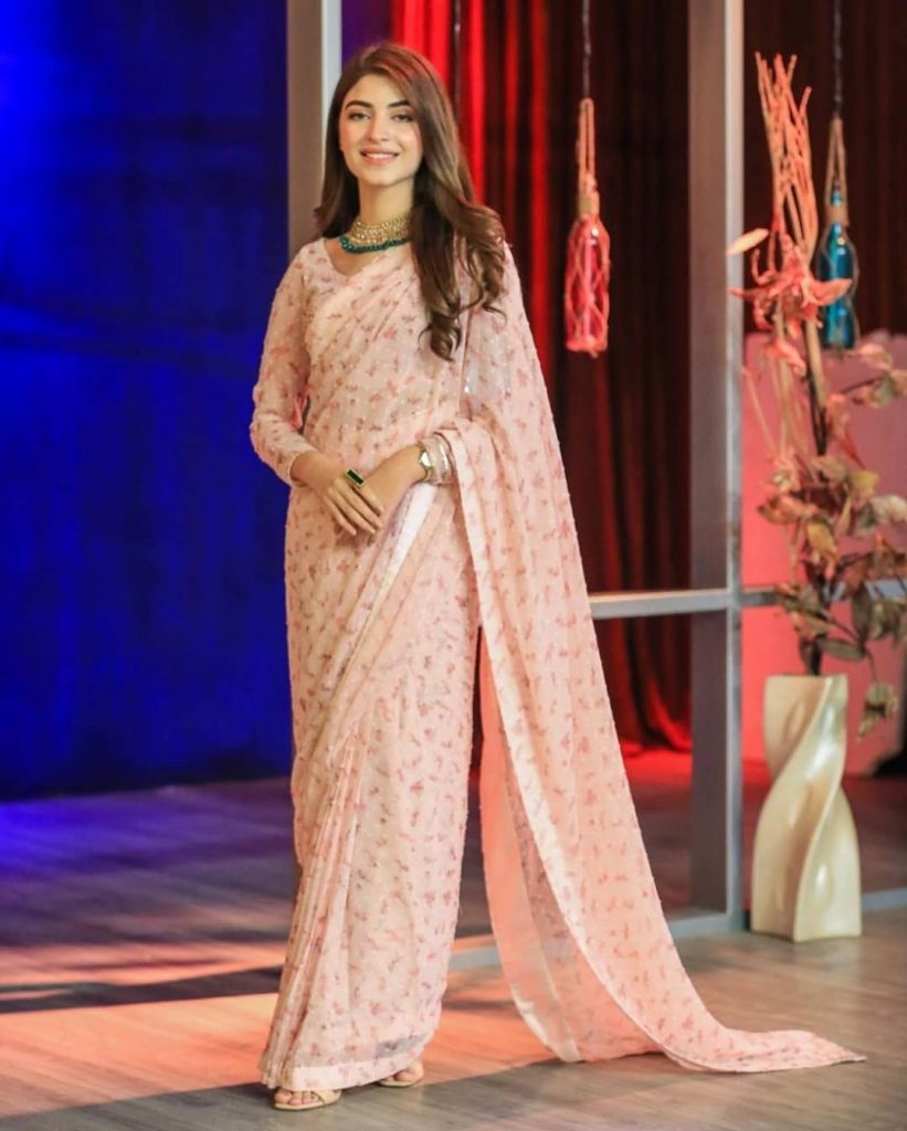 Kinza Hashmi Looks Pretty In Gorgeous Saree 2