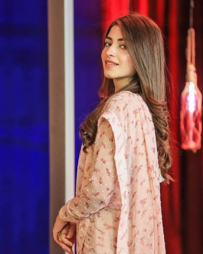 Kinza Hashmi Looks Pretty In Gorgeous Saree 6