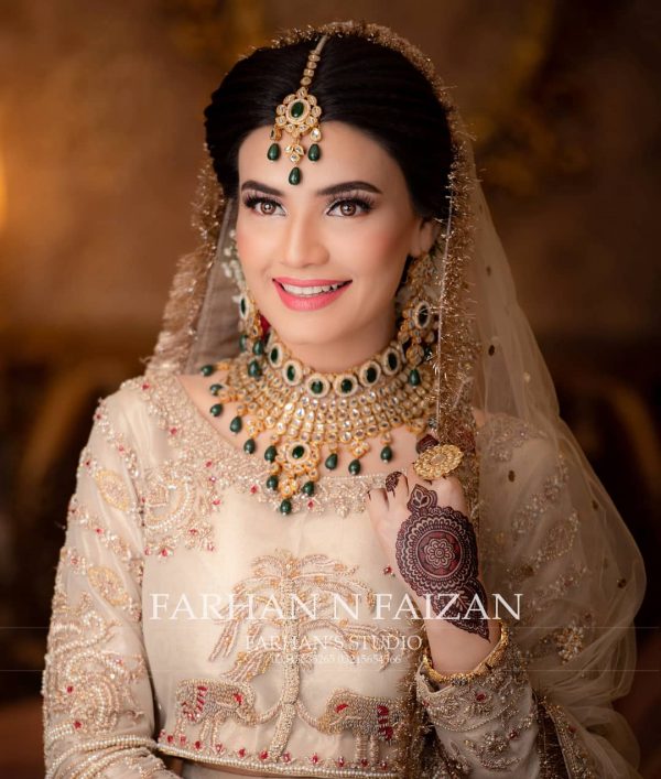 Beautiful Bridal Makeup Photo Shoot of Actress Kiran Haq for Royli Salon